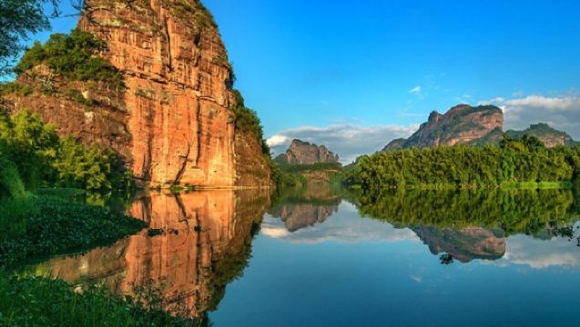 [Private Small Group Tour] One-Day Tour of Danxia Mountain and Nanhua Temple in Shaoguan, Guangdong | Includes Private Transportation and Entrance Fees
