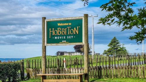 Hobbiton village + Rotorua tour from Auckland with Wai-O-Tapu thermal wonderland Day Tours
