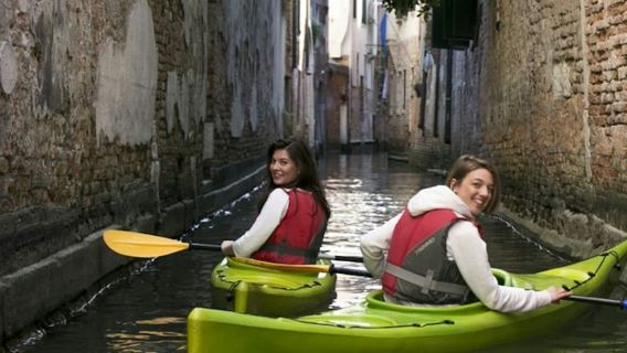 Venice: Guided Kayak Tour