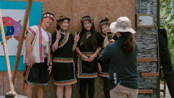 Nantou Bunun tribe half-day tour - Bunun welcome + tribal costume experience + river stone painting