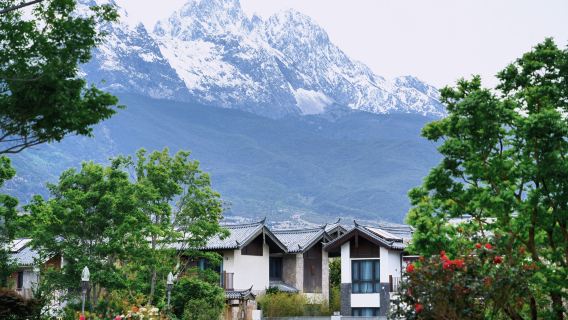 [Lijiang Mediterraneo · Tang'an Resort Hotel (Mediterraneo International Resort)] Dove si incontrano le montagne innevate e l'antico fascino - Goditi una vacanza tranquilla con camere selezionate e vantaggi esclusivi