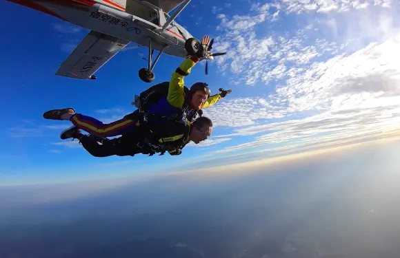 江西南昌吉安高空雙人跳傘【3000-4000米自由落體+專業高清視頻拍攝+送視頻剪輯】