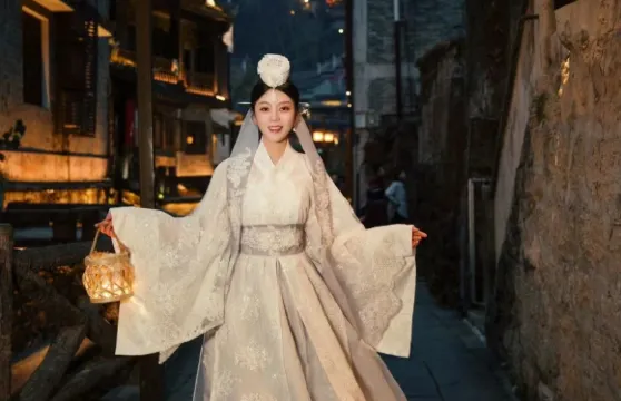 達州Trip Moments【多語言翻譯攝影師一對一跟拍婚拍街拍抓拍航拍商業活動攝影攝像】