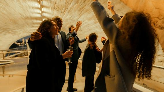 Seine River: Dinner Cruise with Live Music by Bateaux Mouches