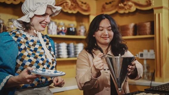 Amsterdam: Dutch Mini Pancake Baking Experience