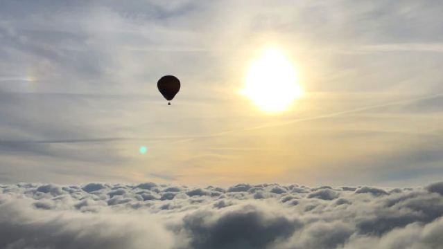 Barcelona: Paseo en globo por el Prepirineo con recogida