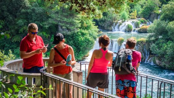 Split/Trogir: excursión de un día al Parque Nacional Krka y barco a Skradin