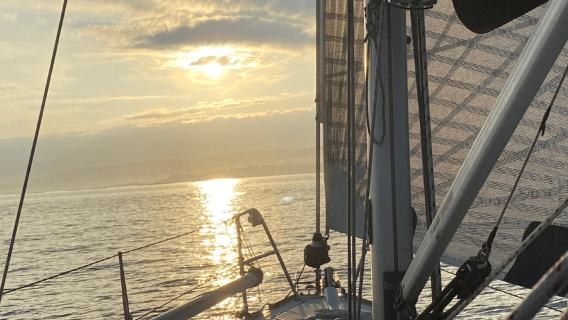 Ría de Arousa: crociera in barca a vela diurna o al tramonto con bevande