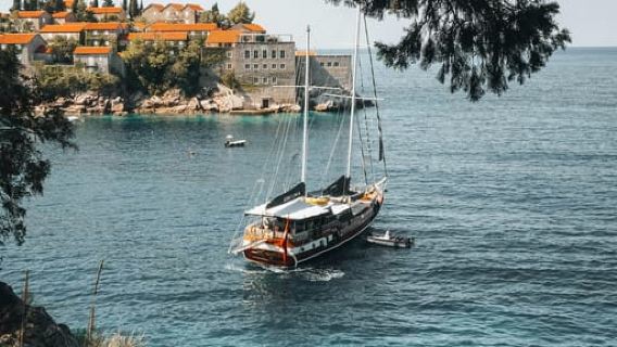 Kotor: Wisata Pantai Berpemandu Budva dan Sveti Stefan