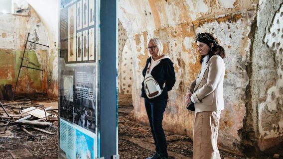 Copenhagen: Old Canals and Hidden Gems Social Boat Tour