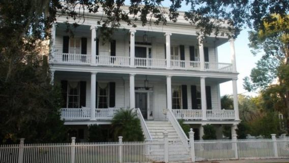 Beaufort: Local History and Film Sites Tour by golf cart