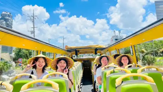 โอกินาว่า: ทัวร์รถบัสเปิดประทุนสองชั้นสู่หมู่บ้านอเมริกัน