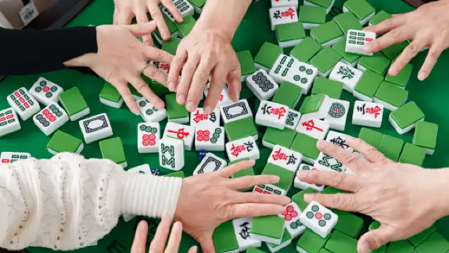 Chengdu century-old teahouse and traditional cuisine