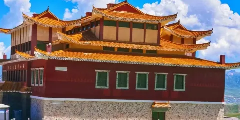 頭等艙巴士·茶卡鹽湖+日月山+青海湖一日遊