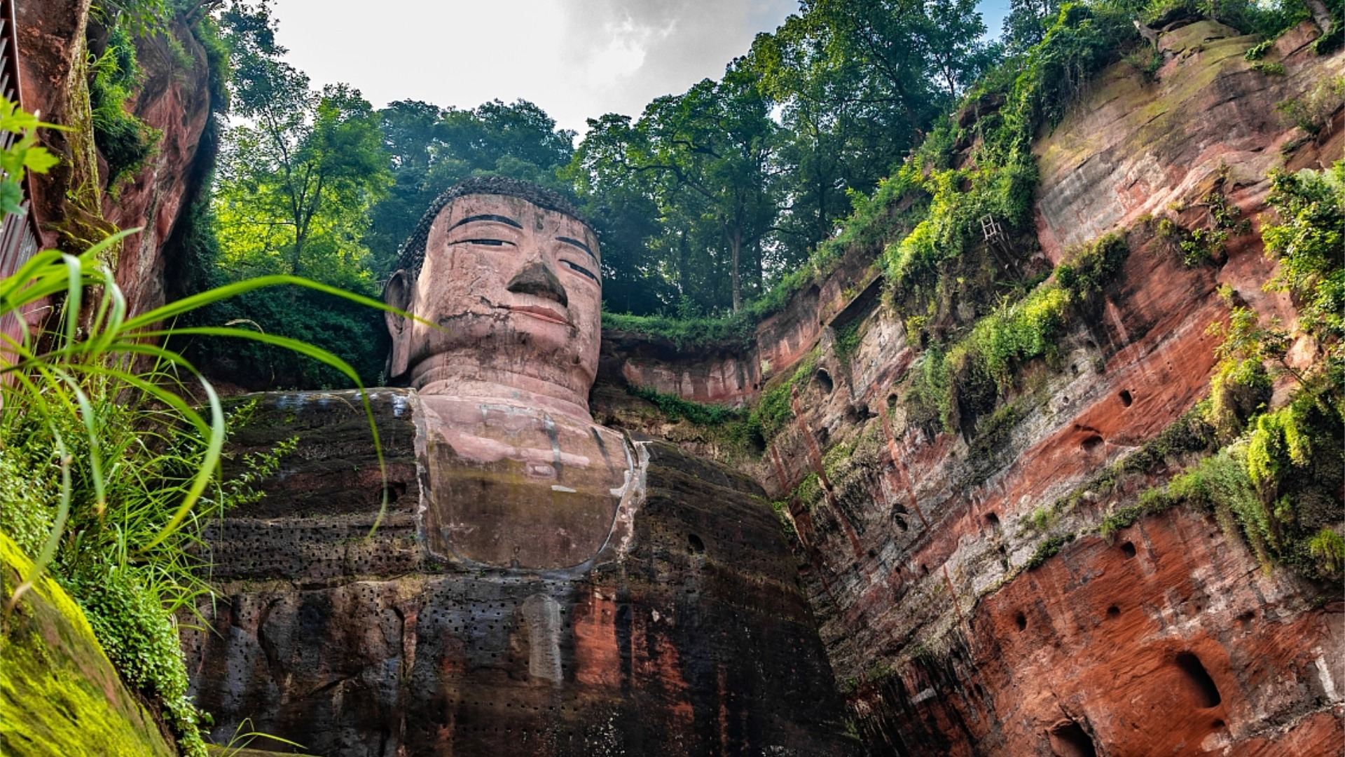 Leshan Giant Buddha Boat Tour [Boat Ticket + 30-min Guide + Bluetooth Headset + Complimentary Wuyou Temple Guide]