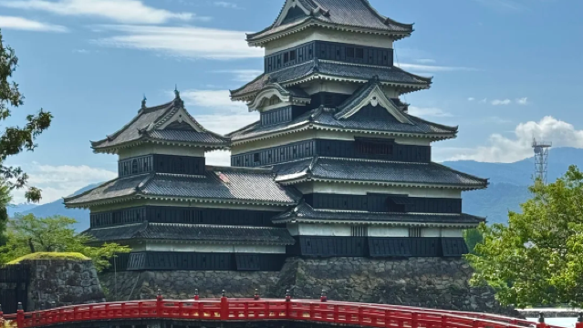 1-Day Private Charter Tour to Matsumoto Castle, Kamikochi, Former Kaichi School, and Nawate-dori Shopping Street in Nagano, Japan