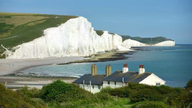 1-day tour to Seven Sisters cliffs and Brighton seaside town from London with round-trip transfers - Eat, explore and take photos