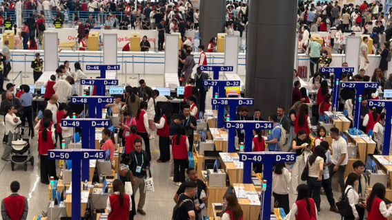 มีปัญหาเรื่องภาษาในงานแคนตันแฟร์? เรามีบริการล่ามภาษาจีน/อังกฤษ/รัสเซีย/ญี่ปุ่น/เกาหลี/ฝรั่งเศส/เยอรมัน/สเปน + บริการจองตั๋วเข้า (แจ้งล่วงหน้า 2 วัน) + บริการเหมารถตามความต้องการ เพื่อให้การสื่อสารเป็นไปอย่างสะดวก ยินดีตอบคำถาม