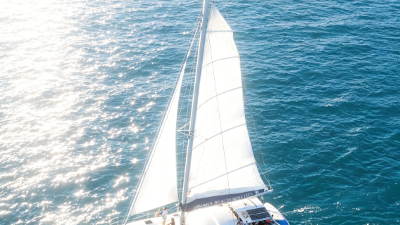 ภูเก็ต | เช่าเรือใบส่วนตัว | เรือใบแบบคาตามารันส่วนตัวพร้อมพระอาทิตย์ตก + อาหารค่ำโรแมนติกบนชายหาดเงียบสงบ | สำหรับคู่รัก งานเดท/ขอแต่งงาน/ฮันนีมูน