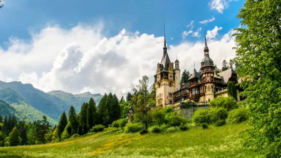 Excursión de un día a Sinaia + Castillo de Bran + Brașov en Rumanía | Minibús cómodo | Múltiples puntos de encuentro