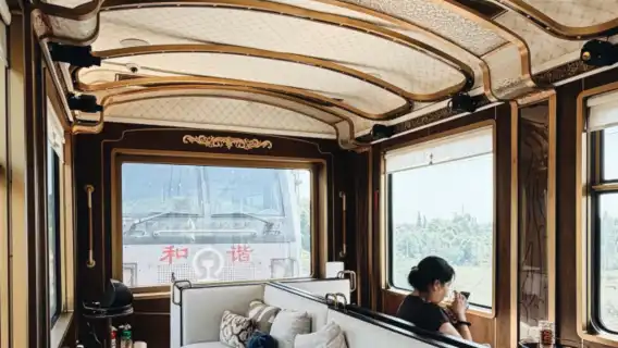 夢とロマンのシルクロード シルクロード・ドリーム号高品質観光列車 莫高窟 月牙泉 西寧 敦煌