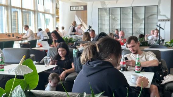 Εισιτήριο χρήσης VIP σαλούνι στο Αεροδρόμιο Βαρσοβίας «Φρεντερίκ Σοπέν» (WAW), Πολωνία / Εισιτήριο χρήσης σαλούνι VIP αεροδρομίου | αναμονή πτήσης | εστίαση | μπάνιο | ξεκούραση