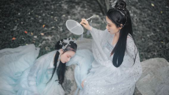 Xinfeng: Photographer for Trip Moments, follow shots, aerial shots, companion shots, appointment shots, street photos and short videos with all raw footage provided