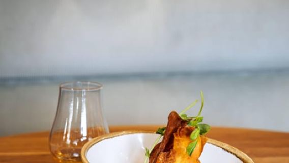 Edinburgh: Historical Gems Tour with Whisky & Local Flavours