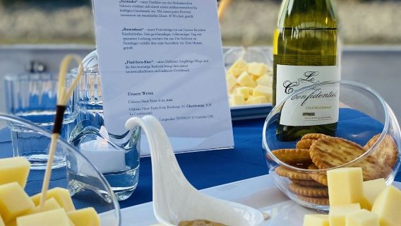 Hamburg: Harbor Cruise + Cheese & Wine