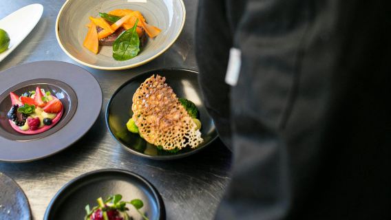 London: 4-Course Lunch on a Panaromic Bus Tour by Bustronome