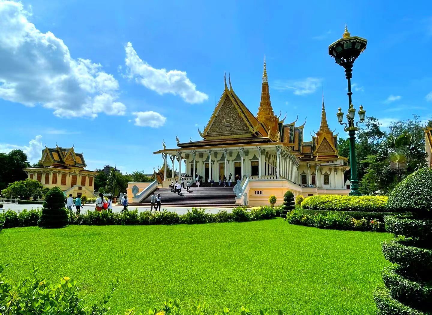 【金邊包車8小時】皇宮/獨立碑/塔山寺/湄公河/金邊夜市