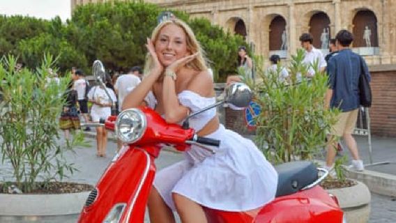 Chuyến tham quan bằng xe tay ga Vespa ở Rome cùng Pro-Photographer