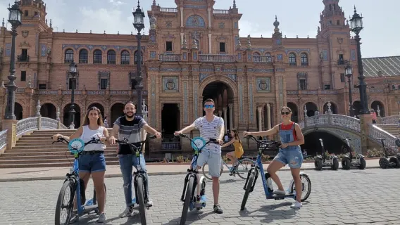 Siviglia: tour di 2 ore in monopattino elettrico