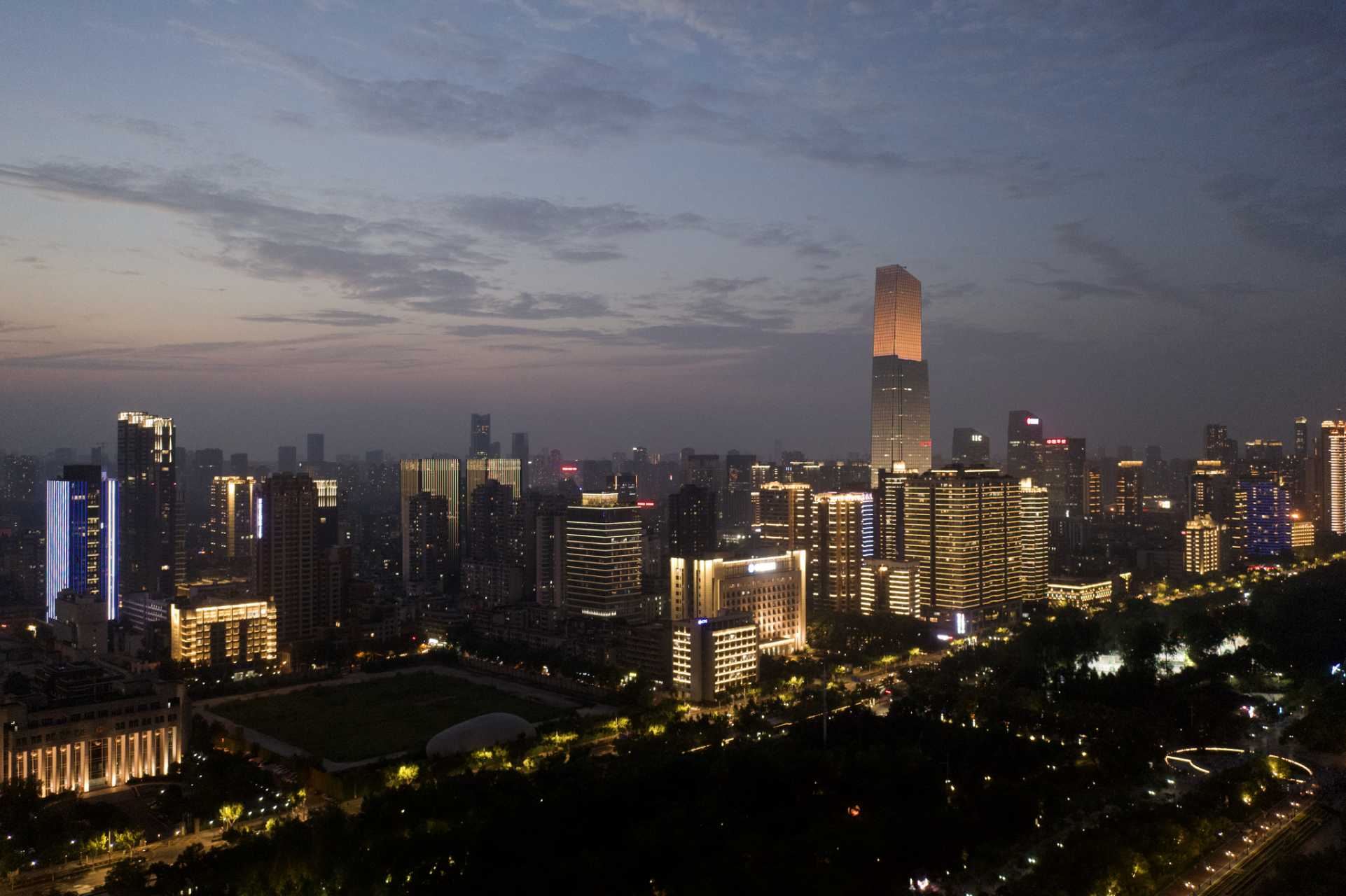 Wuhan Nachtwanderung: Nacht-Expedition in Wuhans "Oriental Chicago"