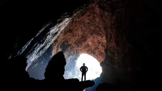 廣西桂林陽朔徒步探洞體驗/興坪古鎮範圍內可接駁【羅田大岩徒步探洞/角田水岩(魚骨洞)溯溪+槳板探洞】