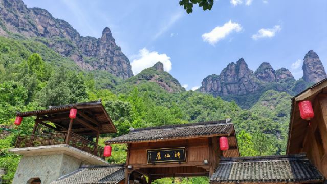 1-day tour to Taizhou Ancient City, Ziyang Old Street, and Shenxianju Attraction in Zhejiang with Chinese and English services available