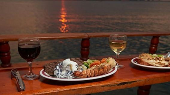 カンクン：コロンブスディナークルーズとライブミュージック