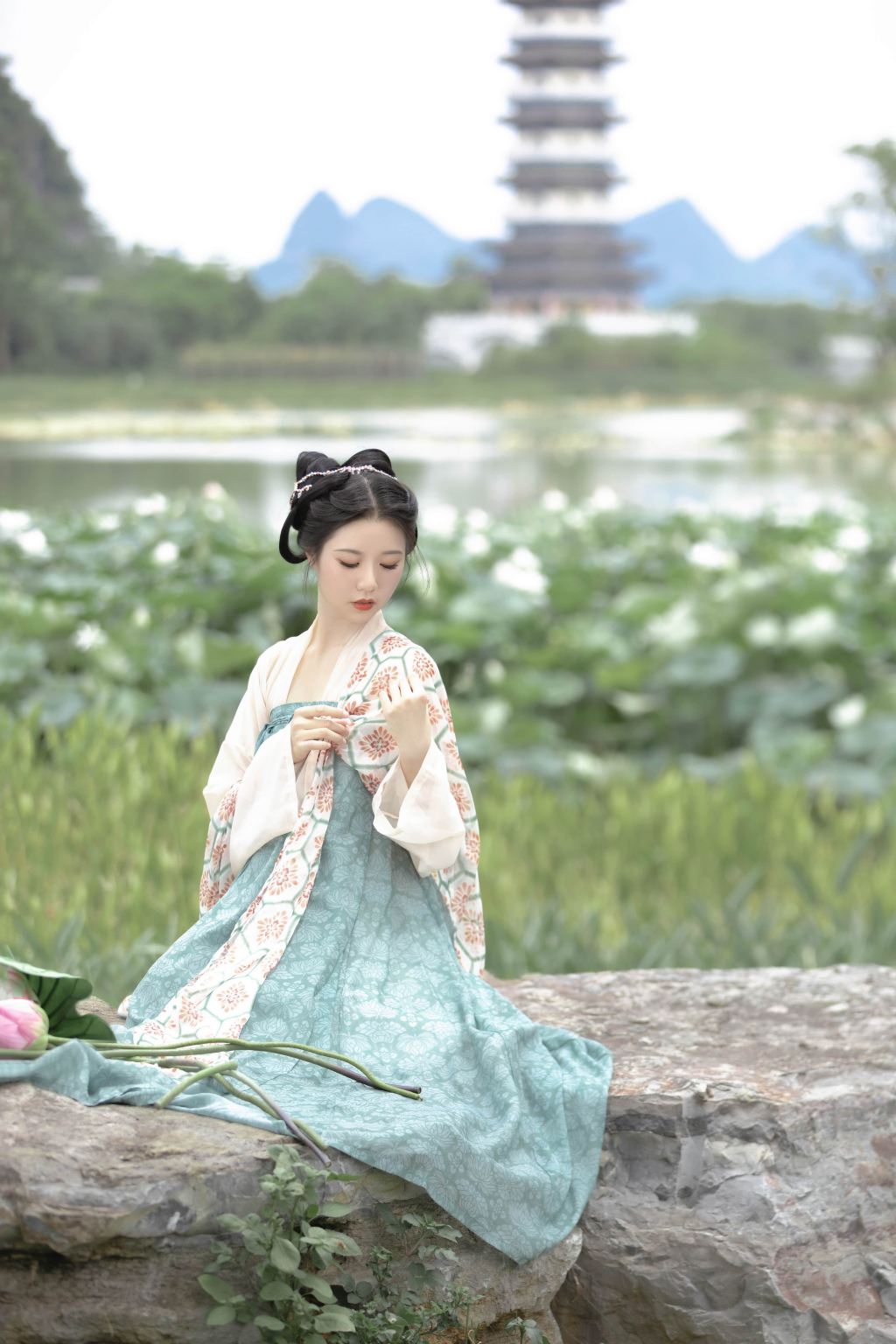 Fengshan Trip Moments[Sanmenhai Area/Yuanyang Cave Photography Services: Aerial Shots, Wedding Photography, Portrait Sessions, and Multilingual Translation with Local Photographer Guides]