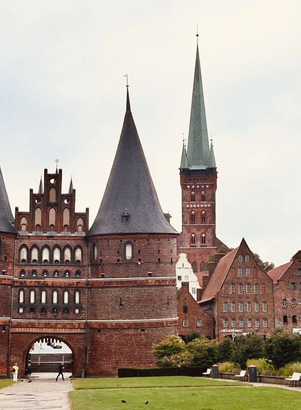 Round-trip private charter from Hamburg to Lubeck - Hanseatic cultural theme, a top pick for architecture enthusiasts