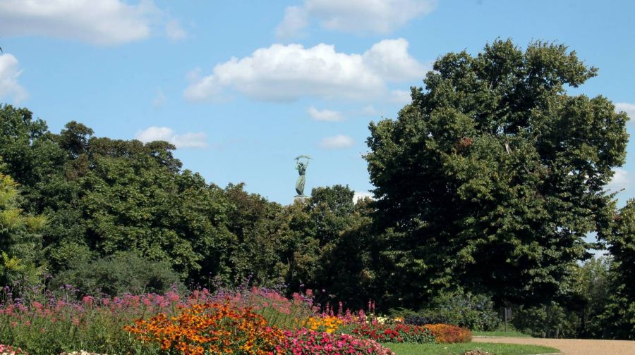 布達城堡+馬加什教堂+蓋勒特山周年紀念公園+多瑙河觀光遊船