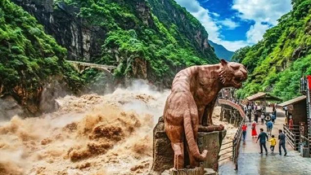 Lijiang Shangri-La Tiger Leaping Gorge 1-day tour (2-8 person small group + optional cliffside coffee experience)