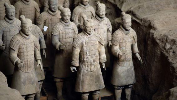 Xi'an Terracotta Warriors and Horses Day Trip + City Wall + Huaqing Palace Family Tour + Customized Tour Including Tickets