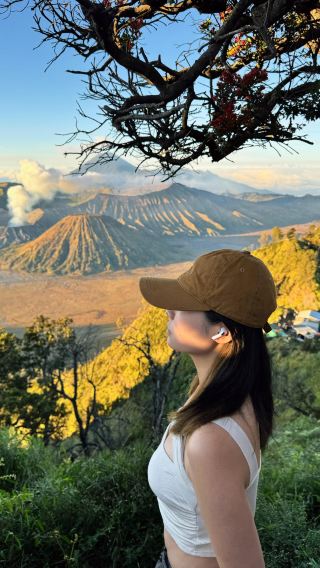 Stunning Sunrise at Bromo Volcano: A Day Trip from Surabaya