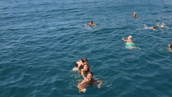 Costa Daurada: Catamaran Cruise + Drink + Optional Balinese Bed or Upper Deck