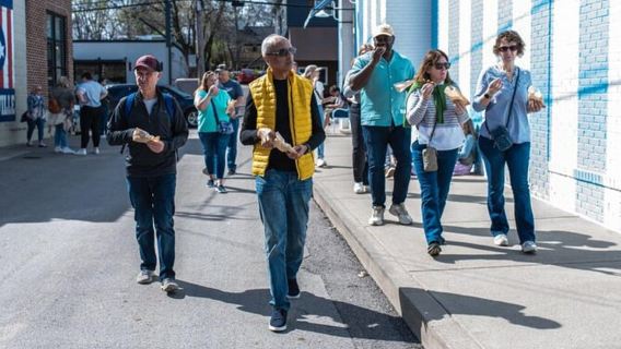 Nashville: Taste of Nashville Food and Sightseeing Van Tour