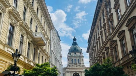 Budapest Highlights Walking Tour: Parliament to Buda Castle