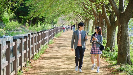 Gyeongju World Gamsung Gyobok Same-Day School Uniform Rental (Non-Korean Nationals Only)