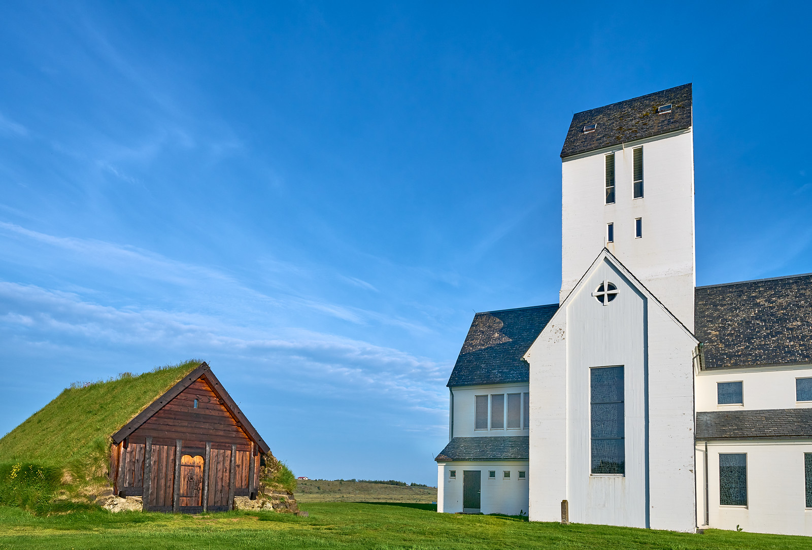 Excursión de un día al Círculo Dorado de Islandia + pueblo termal de Hveragerði + cráter volcánico con traslado en minibús