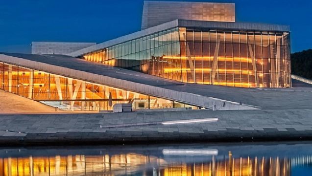 挪威+奧斯陸市政廳+阿克斯胡斯城堡一日遊/行程可調-中文專車