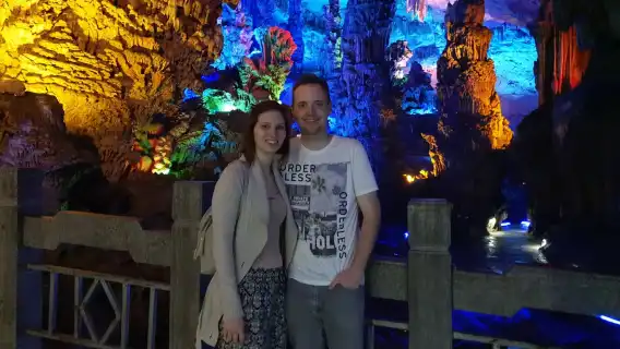 구이린 1일 투어: 갈대피리 동굴, 샹공 언덕, 대나무 뗏목, 야간 쇼 관광